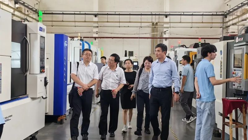 小型传送带：工业自动化中的高效助手